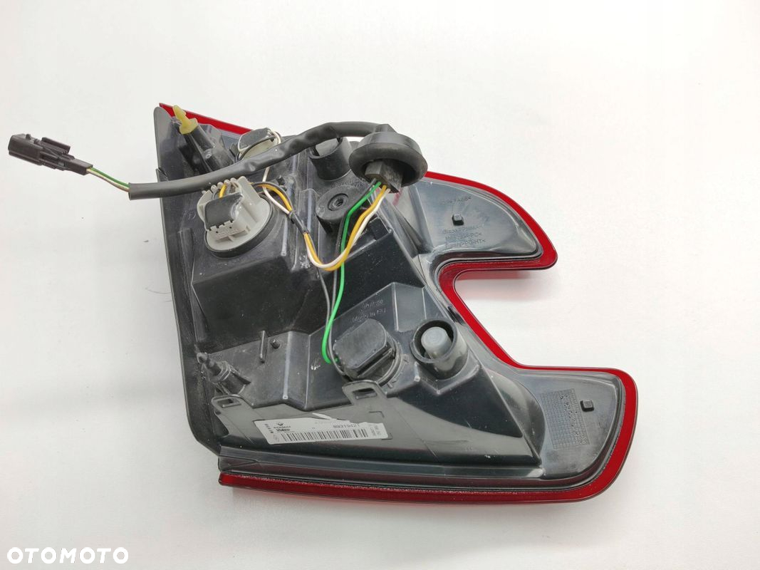 LAMPA KLAPY TYŁ PRAWA RENAULT MEGANE III KOMBI 89319421 - 6