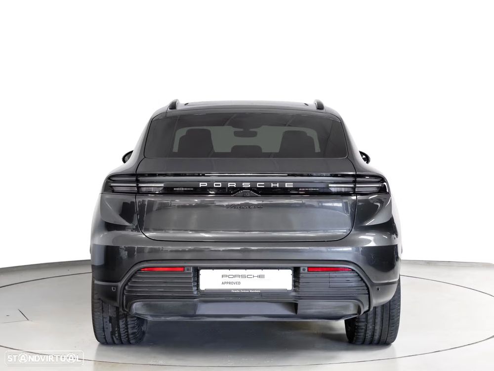 Porsche Macan Electric 4 - 5