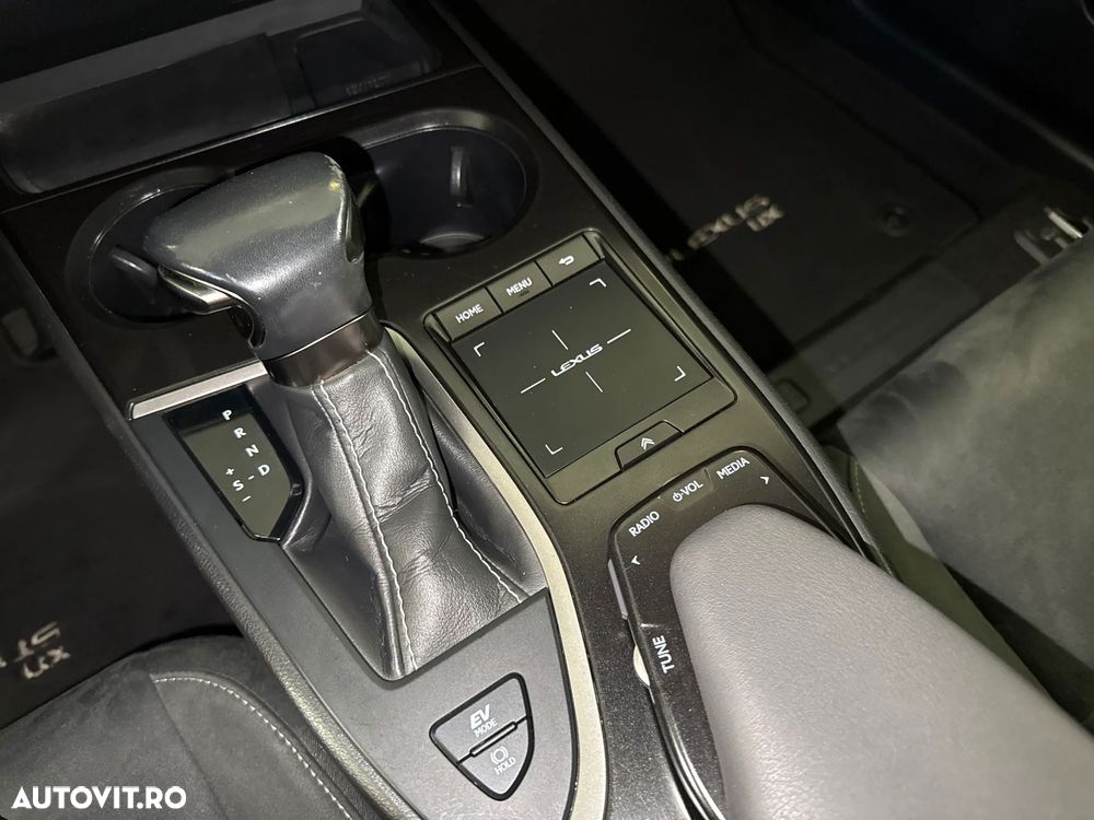 Lexus UX - 18