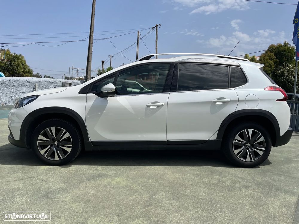 Peugeot 2008 1.2 PureTech Allure EAT6 - 4