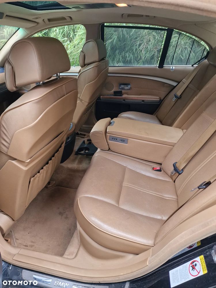 BMW Seria 7 745i - 9