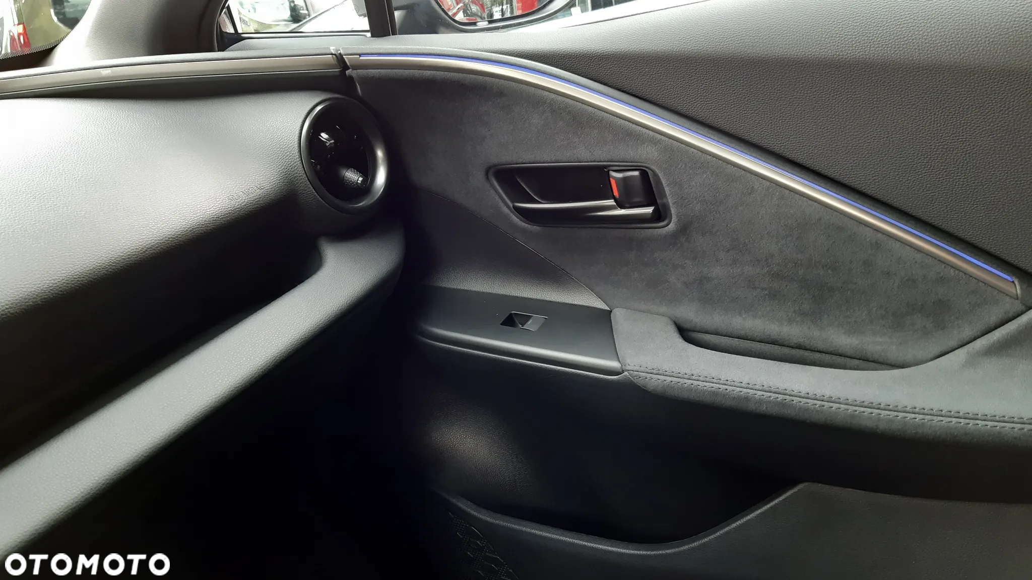 Toyota C-HR 2.0 Hybrid Executive - 11