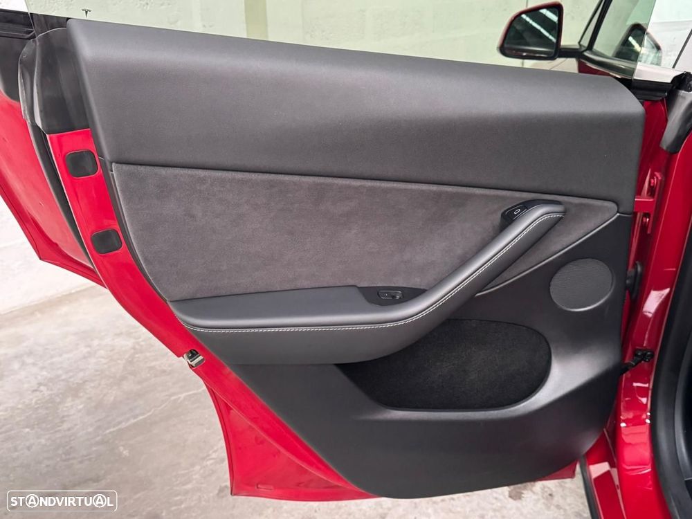 Tesla Model Y Long Range Tração Integral - 42