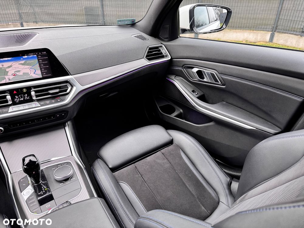 BMW Seria 3 318d M Sport Shadow - 16