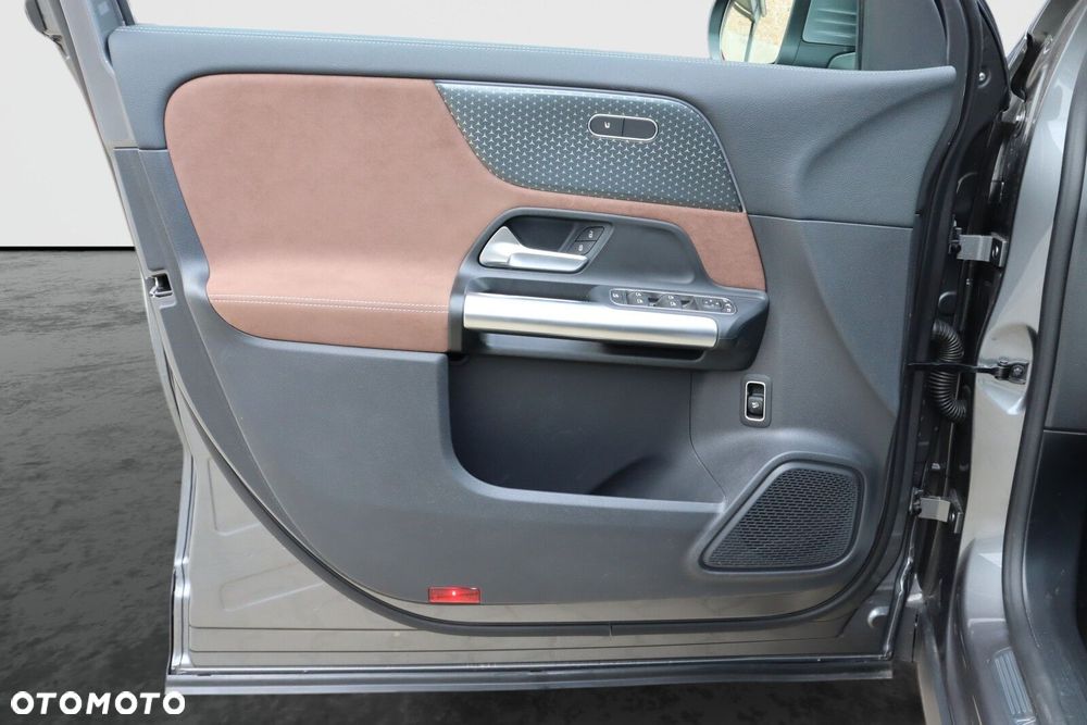 Mercedes-Benz GLA - 9