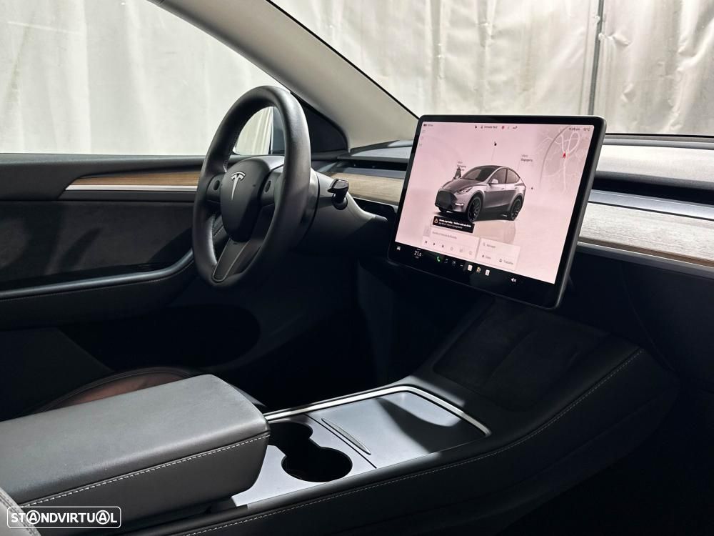 Tesla Model Y Performance Dual Motor AWD - 25