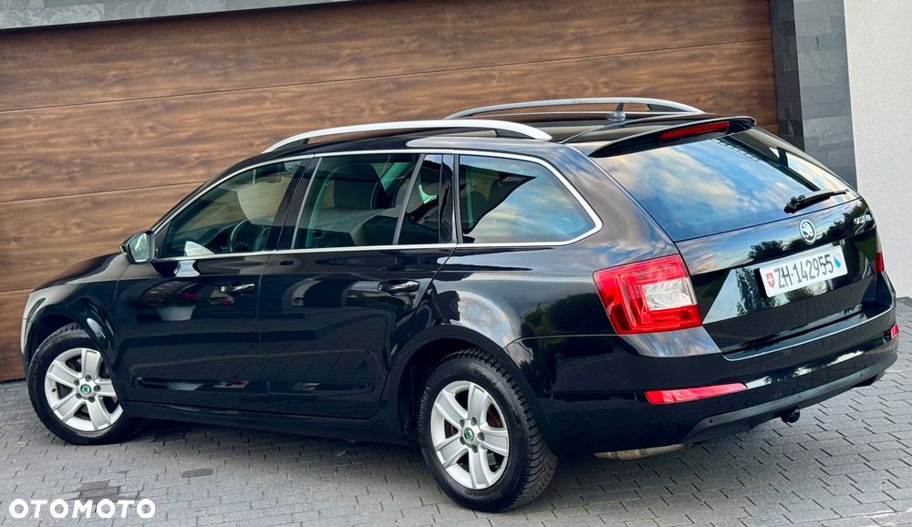 Skoda Octavia Combi 2.0 TDI RS - 10