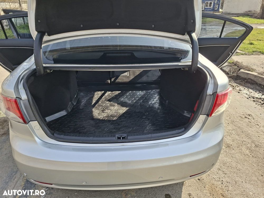 Toyota Avensis - 4