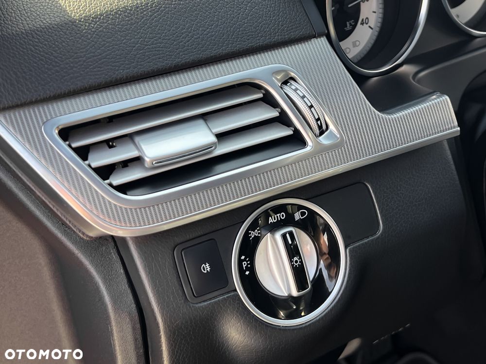 Mercedes-Benz Klasa E 220 CDI DPF BlueEFFICIENCY 7G-TRONIC Avantgarde - 21