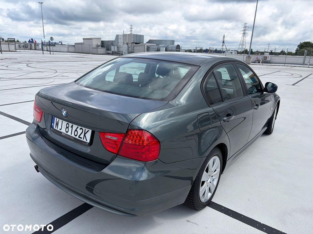 BMW Seria 3 318i - 3