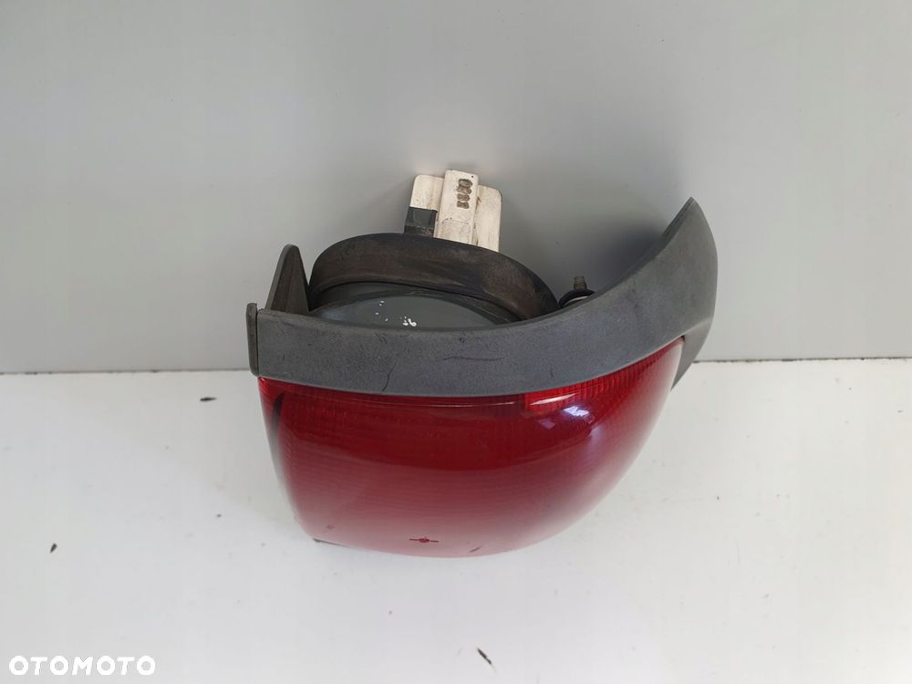 LAMPA PRAWA Nissan Terrano II lift 01-07r TYLNA prawy tył pasażera - 4