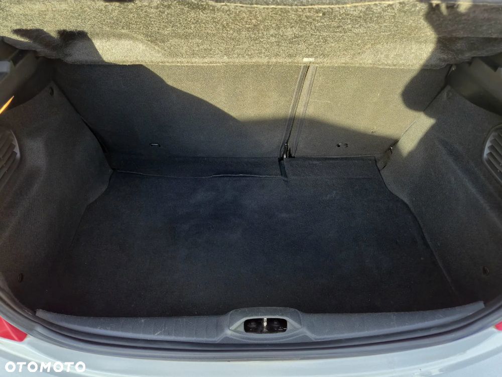 Peugeot 208 - 15