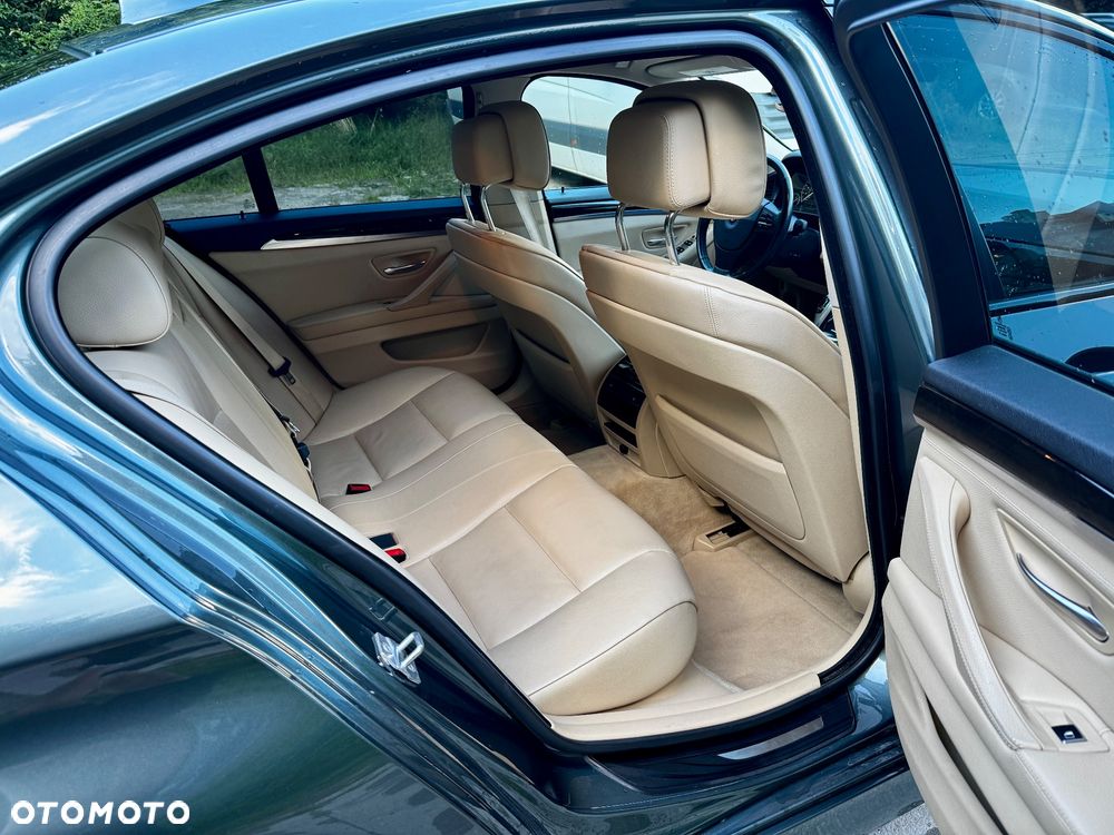 BMW Seria 5 535i xDrive Luxury Line - 12