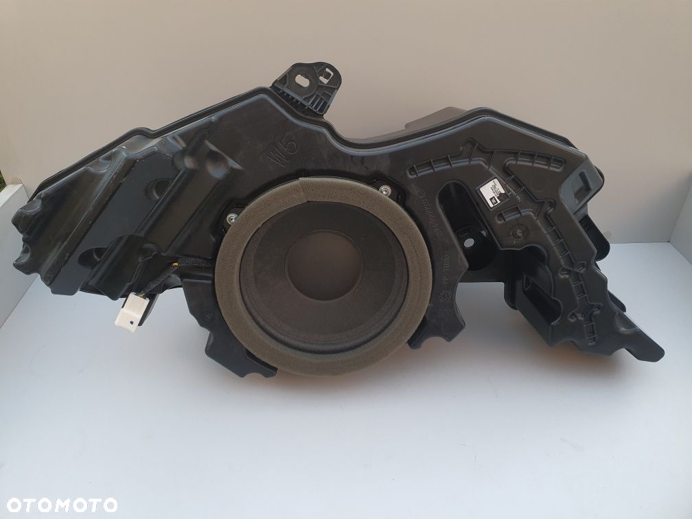 TOYOTA CHR C-HR głośnik subwoofer JBL - 1