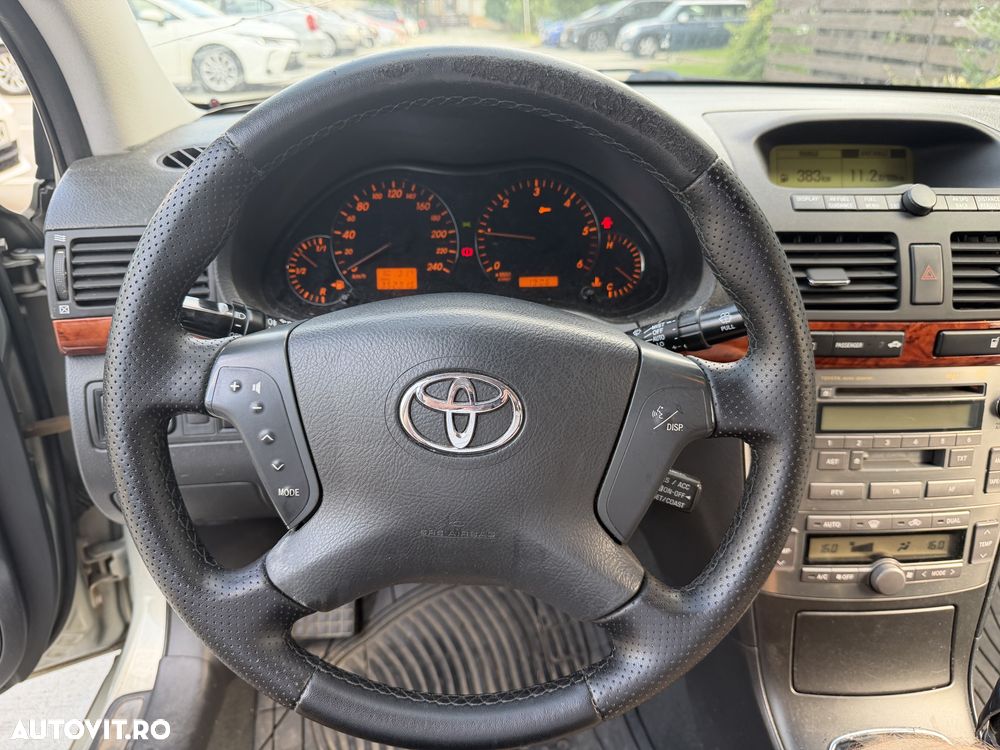 Toyota Avensis - 17