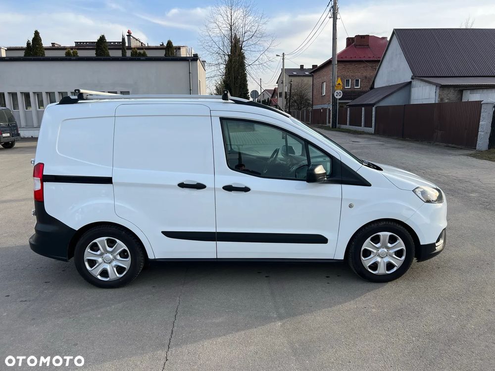 Ford Transit Courier - 4