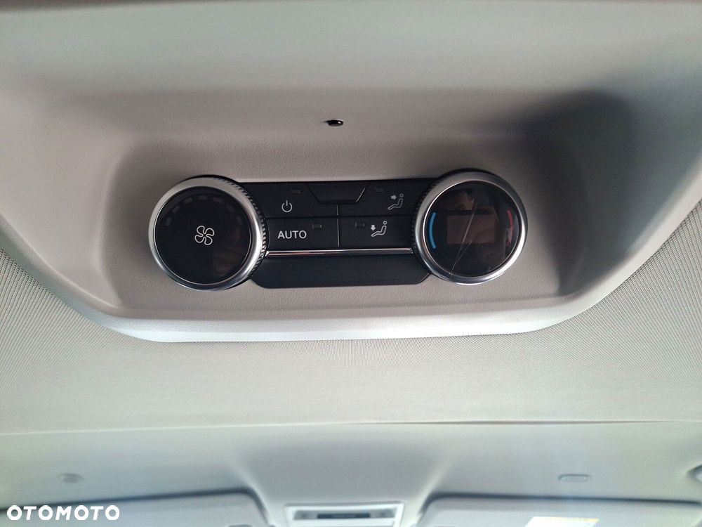 Volkswagen Caravelle - 41