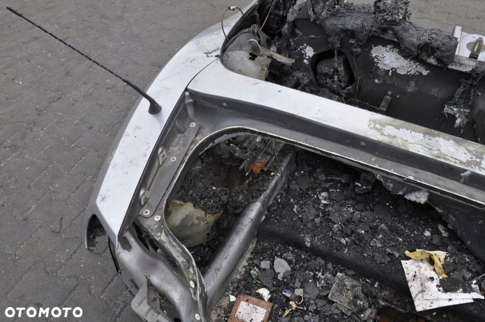 BMW Z4 E85 CABRIO BŁOTNIK PAS WANNA CAŁY TYŁ DUPA - 9