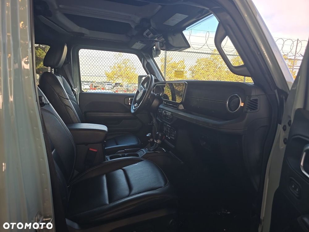 Jeep Wrangler - 10