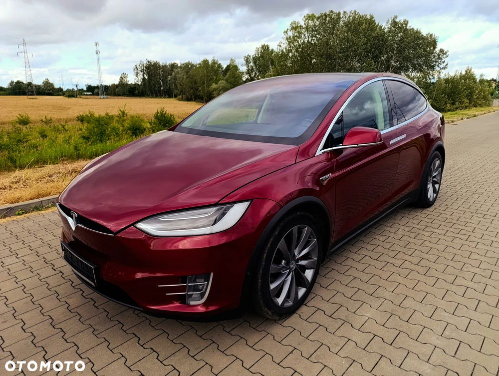 Tesla Model X - 40
