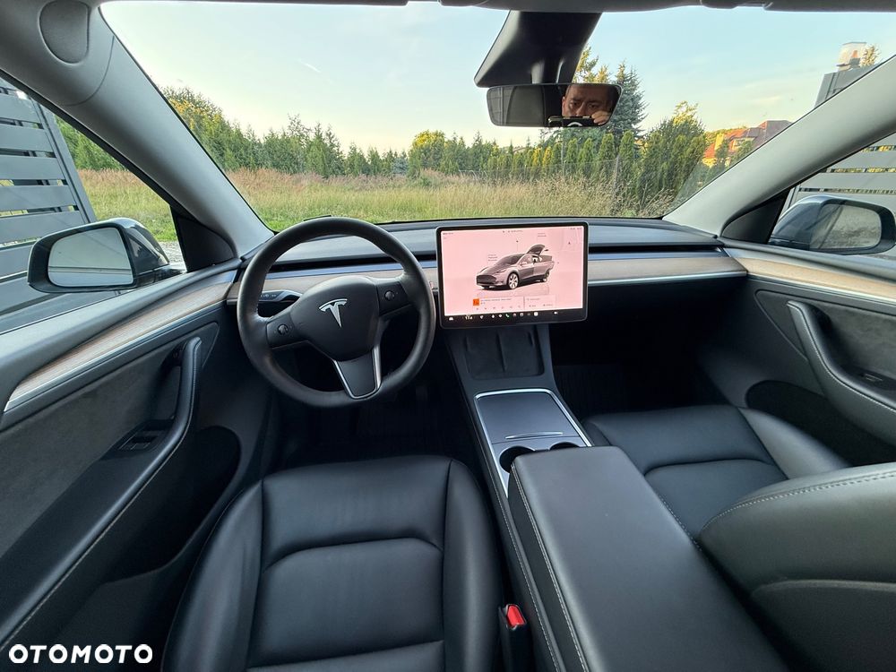 Tesla Model Y Long Range Dual Motor AWD - 15