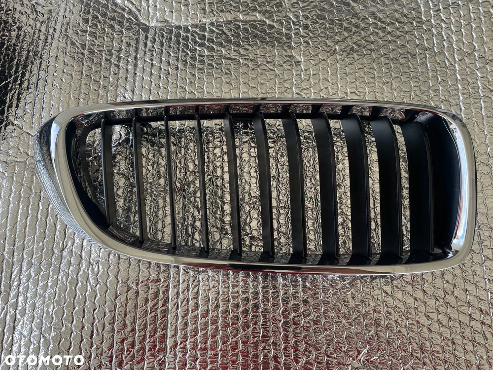 Grill atrapa nerka prawa BMW 5A3D022 51135A3D022 oryginał - 1