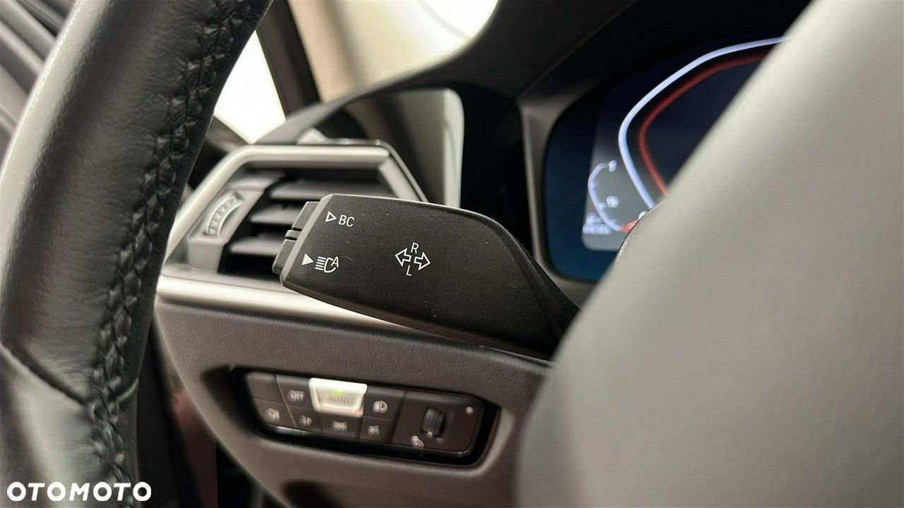 BMW Seria 3 318d - 26