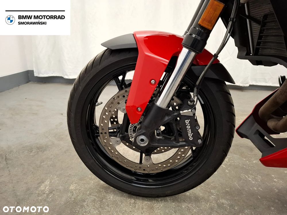 BMW F - 18