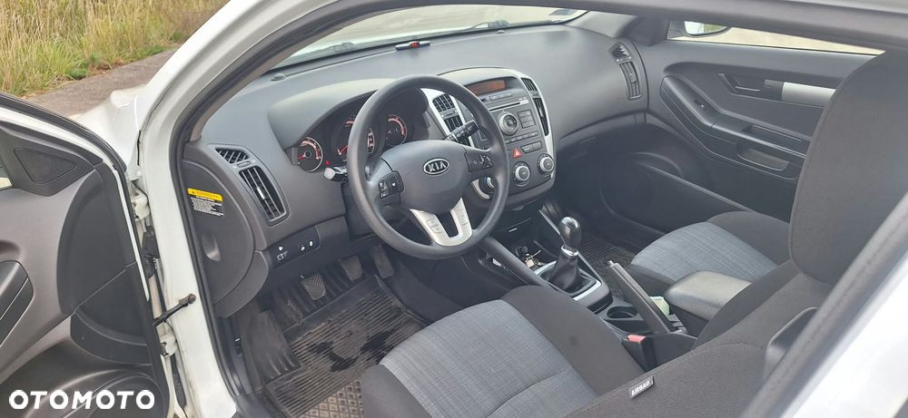 Kia Ceed 1.4 L - 19