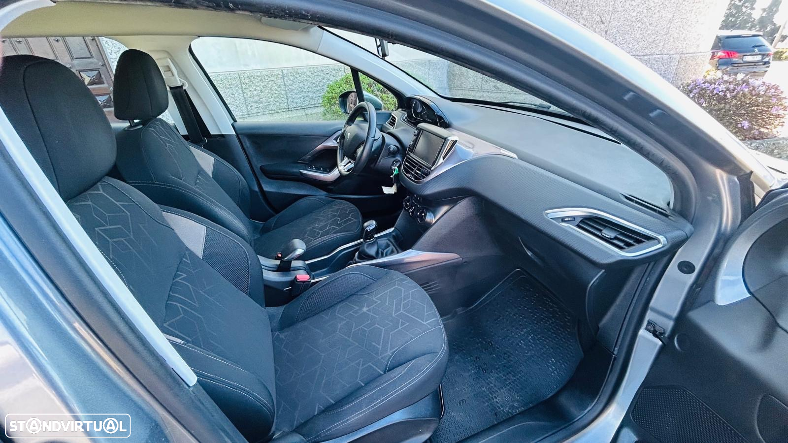 Peugeot 2008 1.2 PureTech Allure - 11