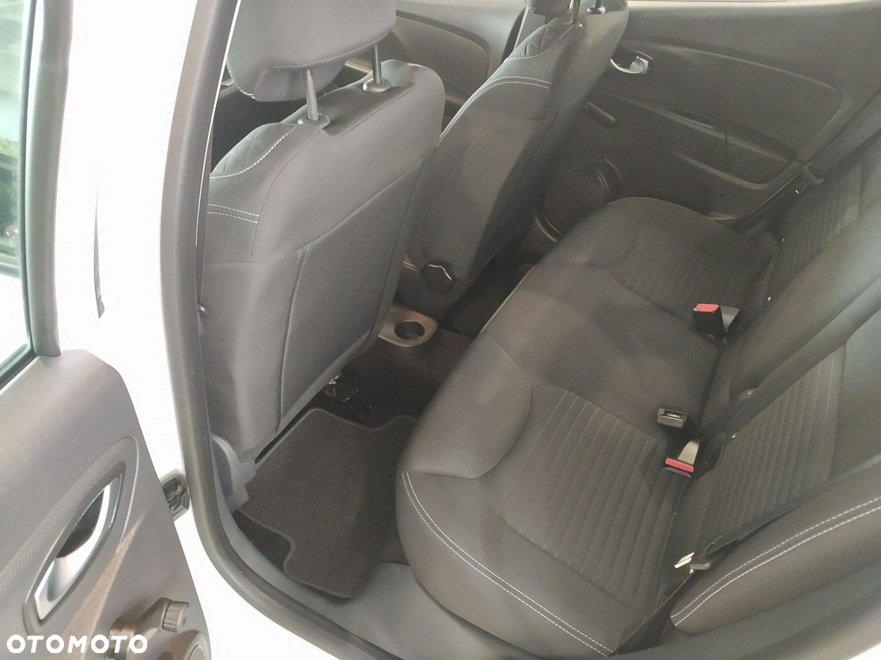 Renault Clio 1.2 16V Limited EU6 - 8