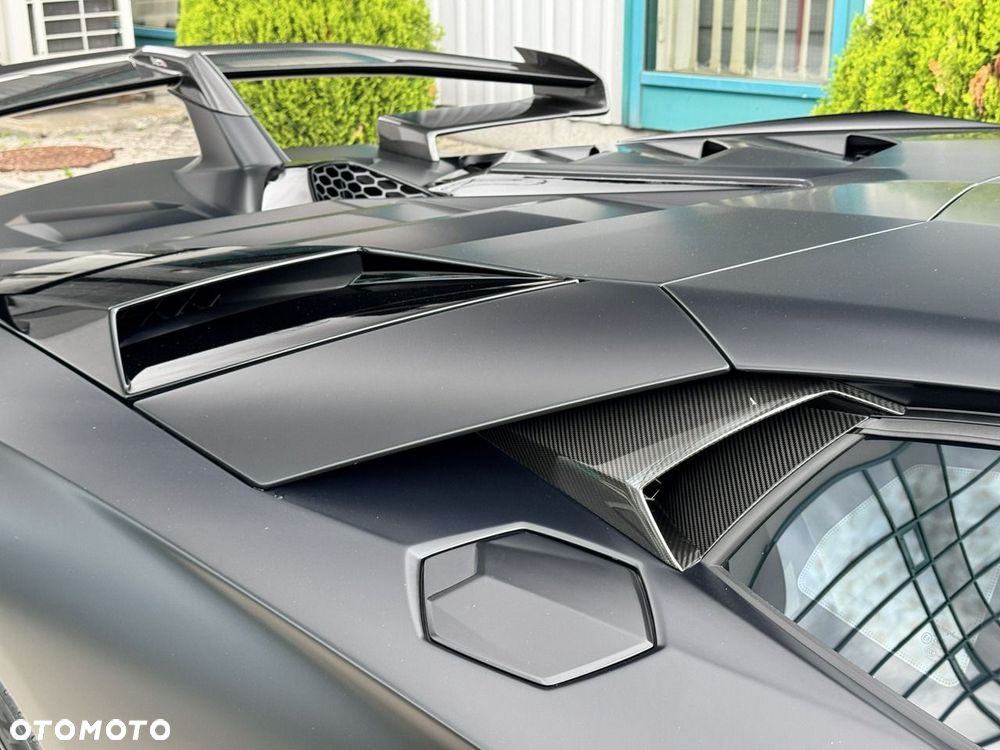 Lamborghini Aventador - 14