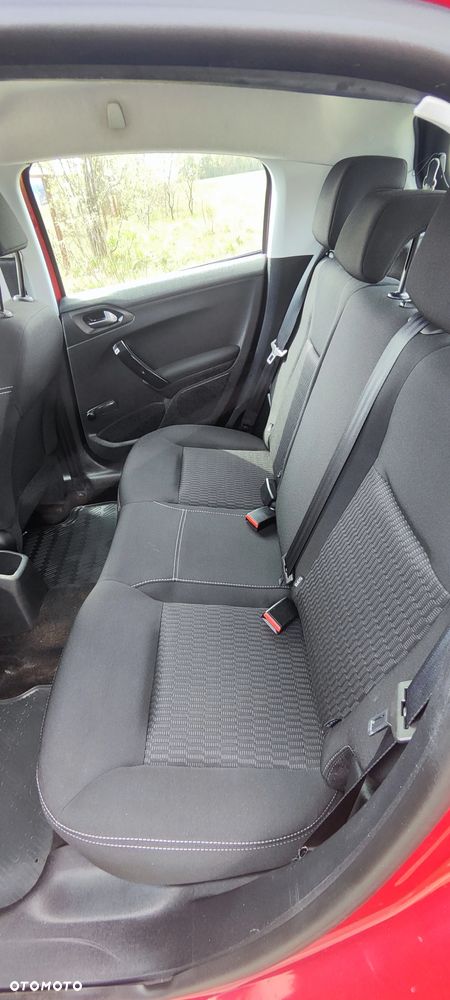Peugeot 208 - 12