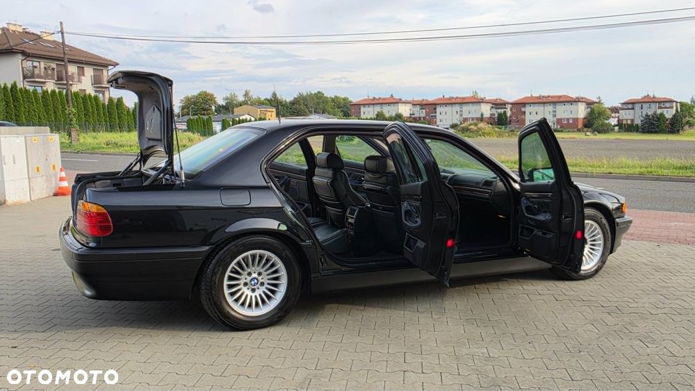 BMW Seria 7 750iL - 4