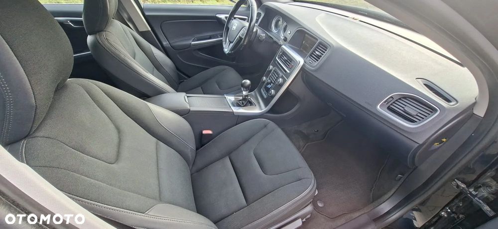 Volvo V60 D4 Momentum - 8