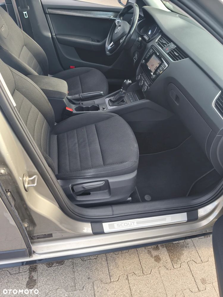 Skoda Octavia Scout 2.0 TDI 4x4 DSG - 20