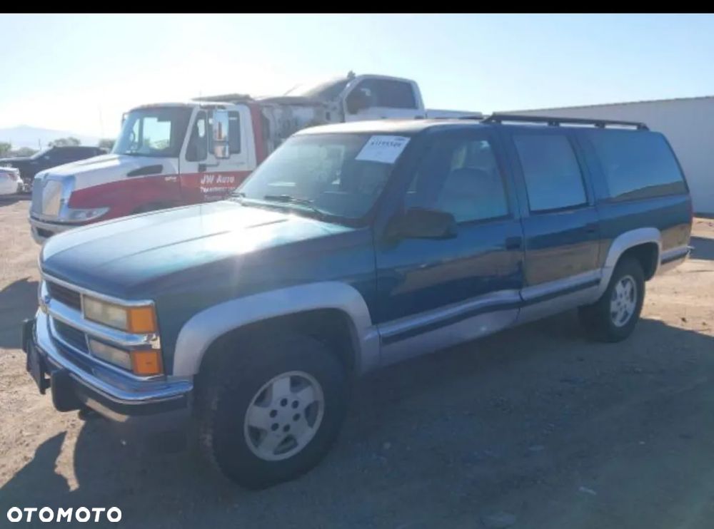 Chevrolet Suburban - 4