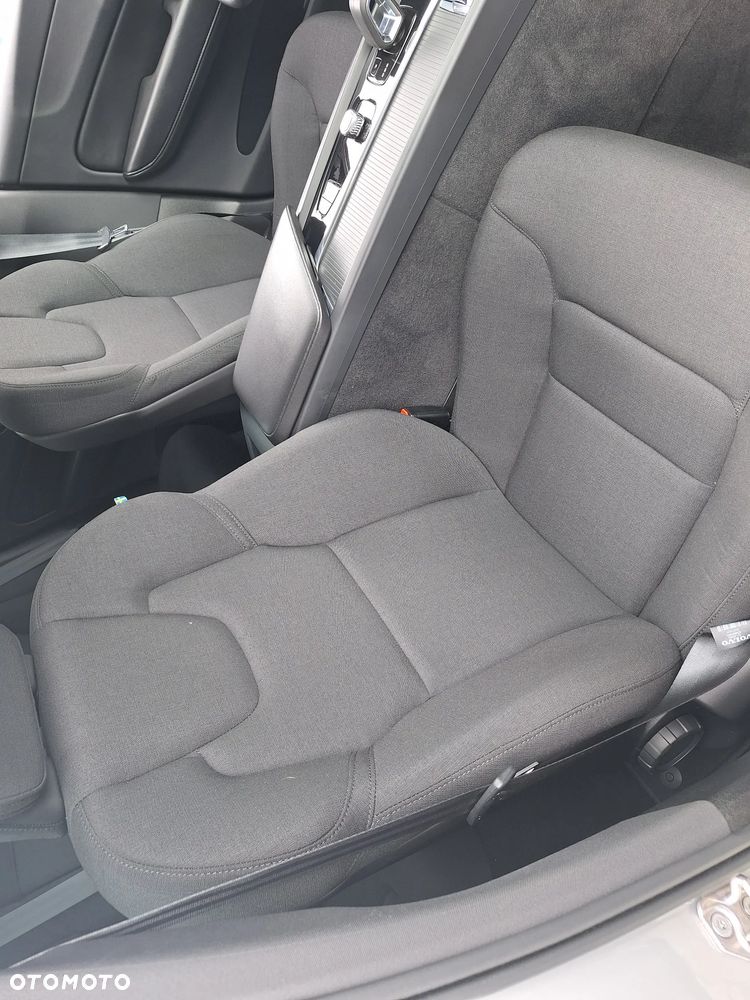 Volvo XC 60 B4 D Momentum - 15