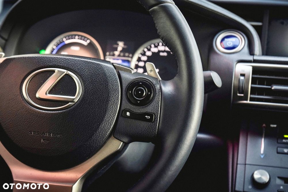 Lexus IS 300h F Impression EU6 - 16