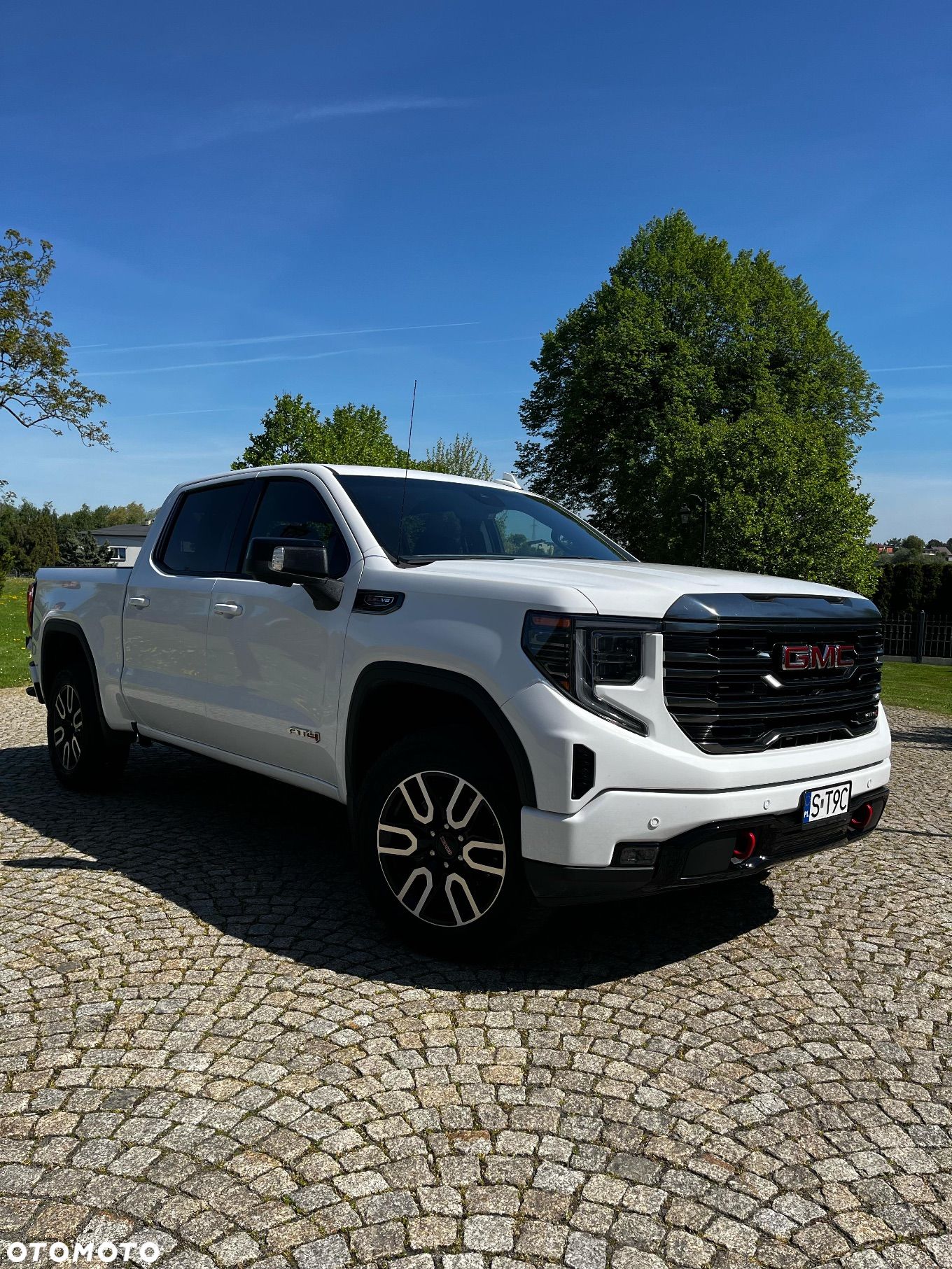 GMC Sierra - 1