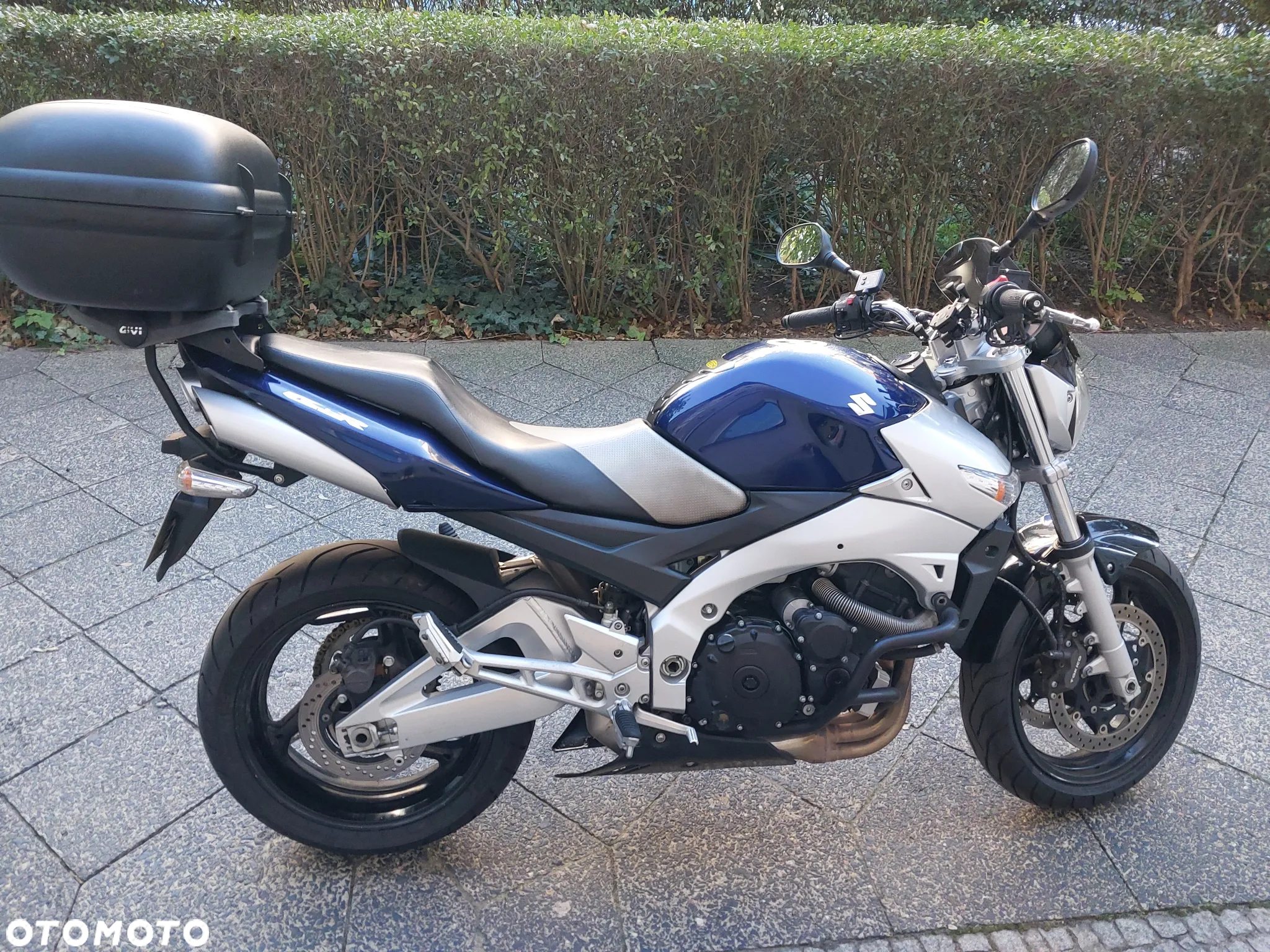 Suzuki GSR - 6