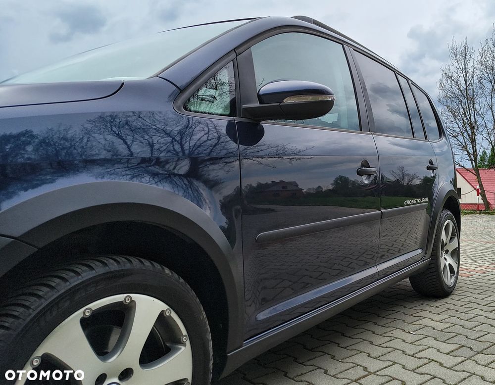 Volkswagen Touran 2.0 TDI DPF Cross - 10