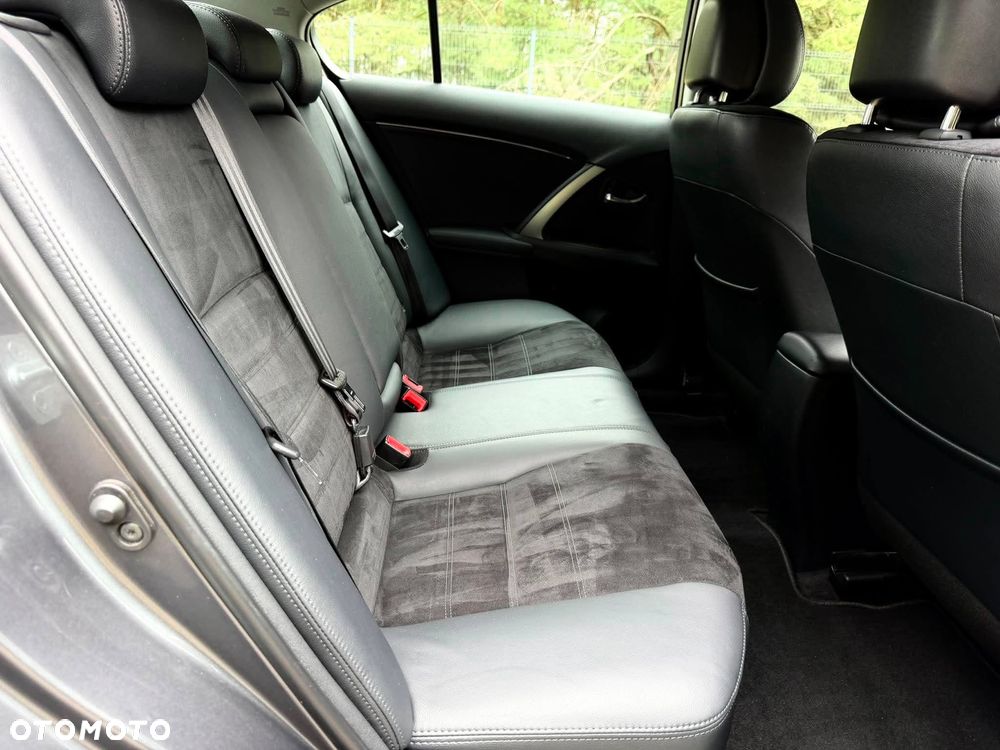Toyota Avensis 1.8 Executive - 29