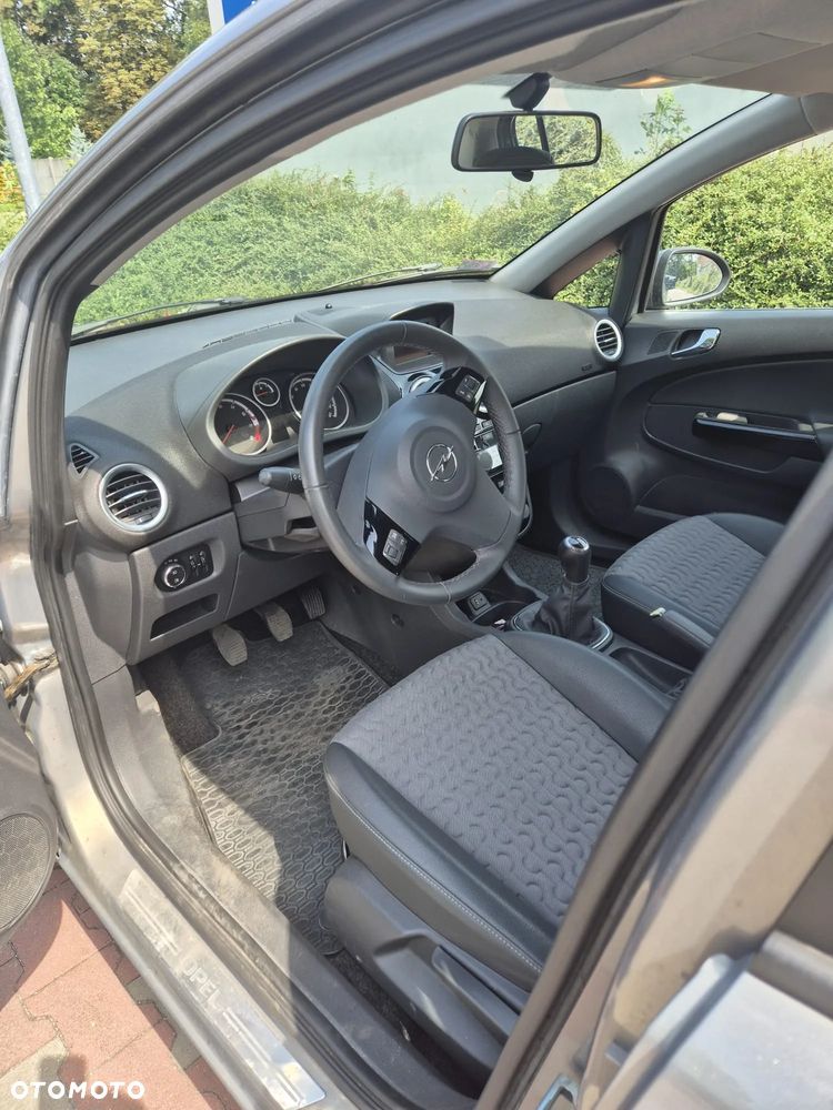 Opel Corsa 1.4 16V Cosmo - 6