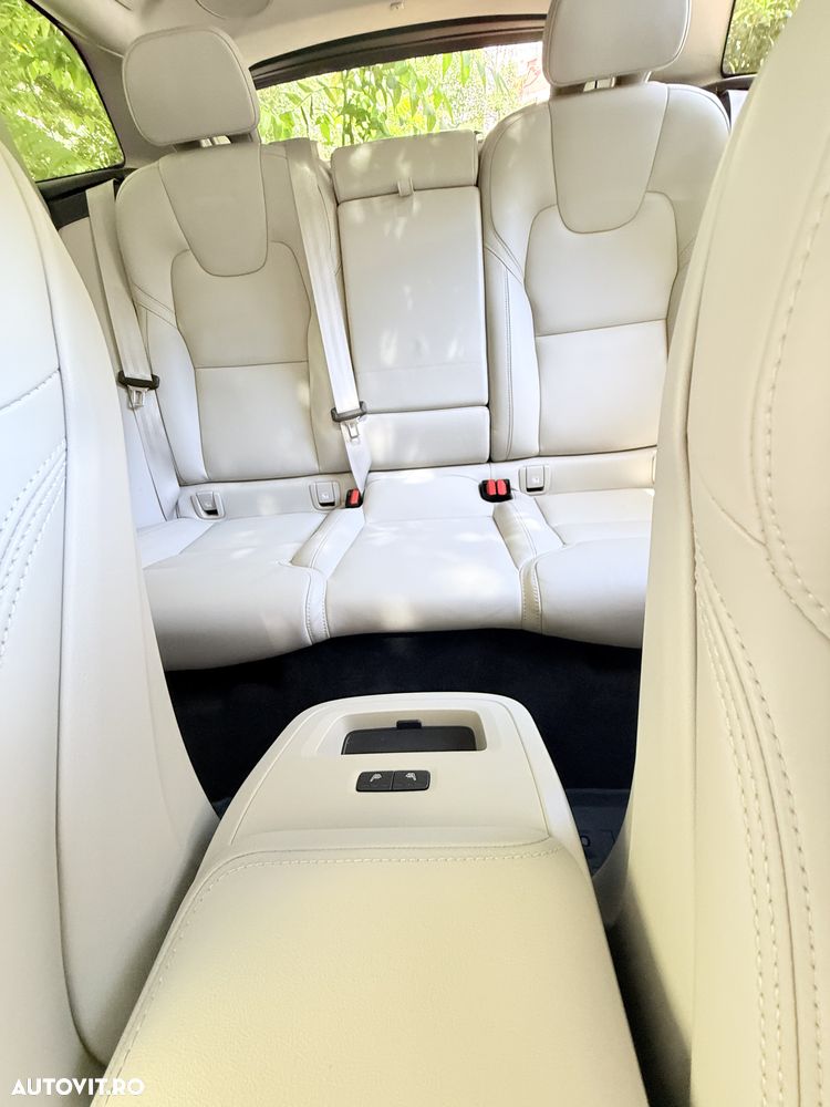 VOLVO XC60 2023 — imagine 27