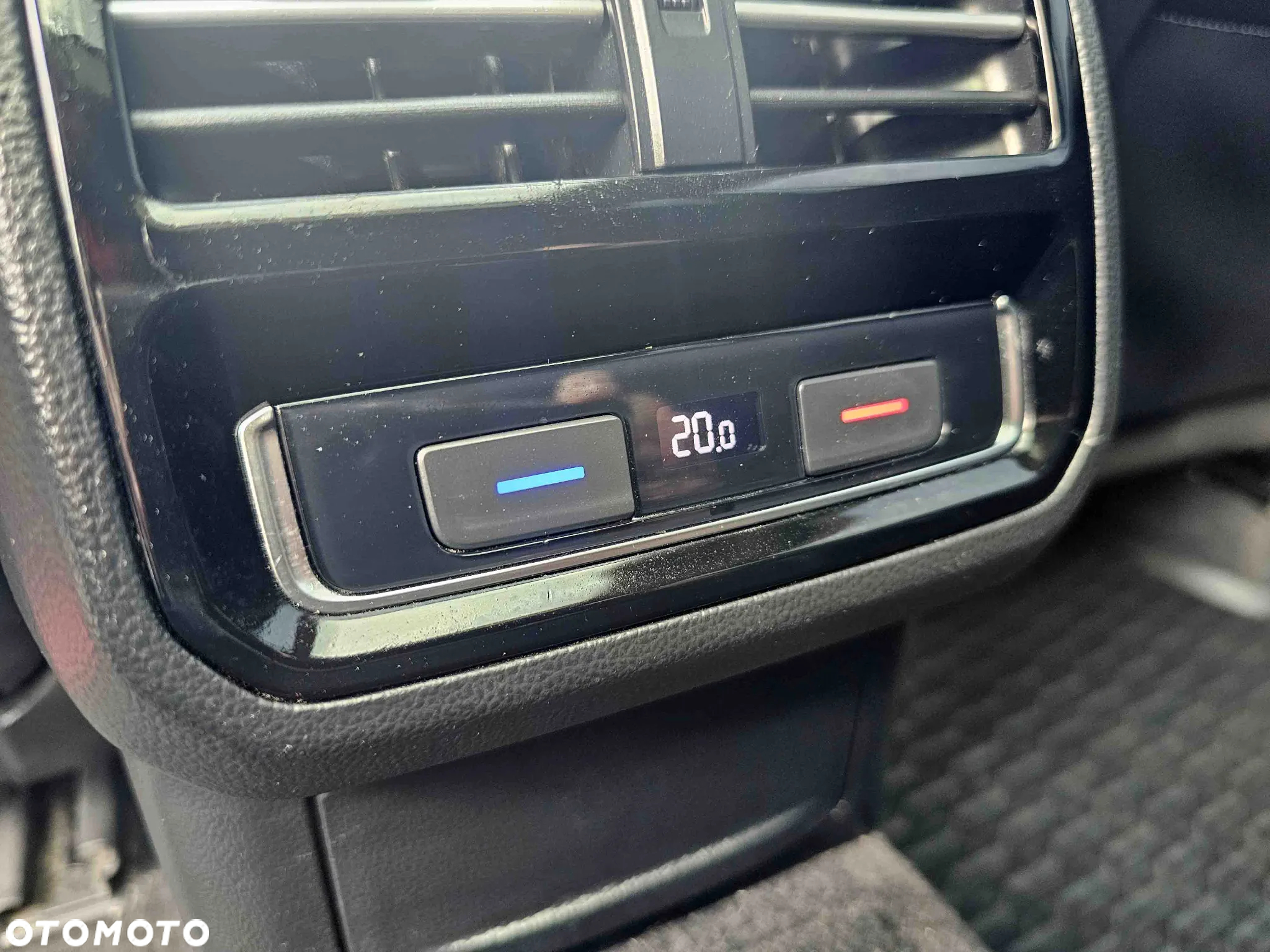 Volkswagen Passat Variant 2.0 TDI SCR 4Motion DSG Highline - 29