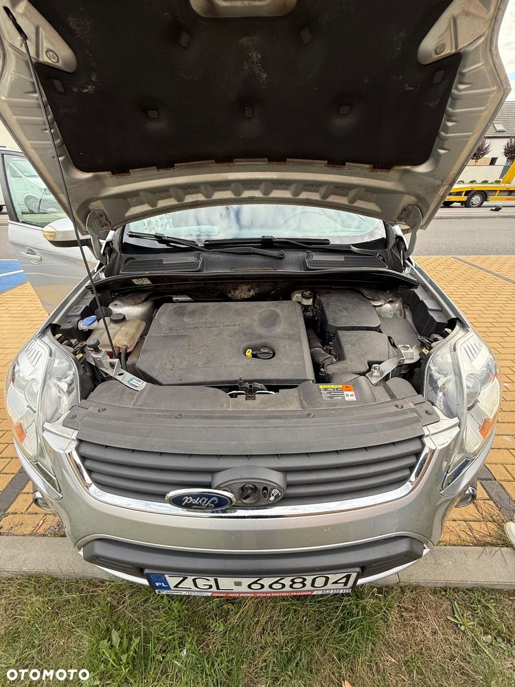 Ford Kuga - 10