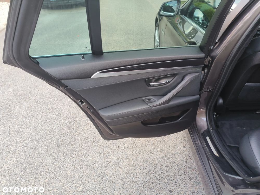 BMW Seria 5 523i Sport-Aut - 10