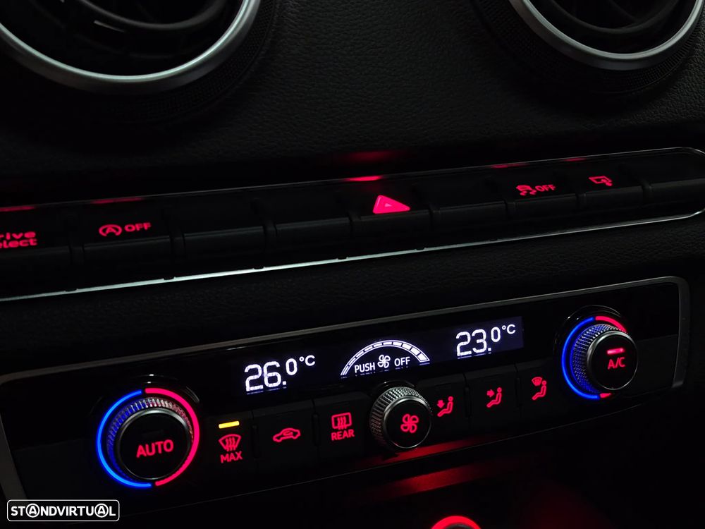 Audi A3 Sportback 1.6 TDI Attraction Special Edition - 21