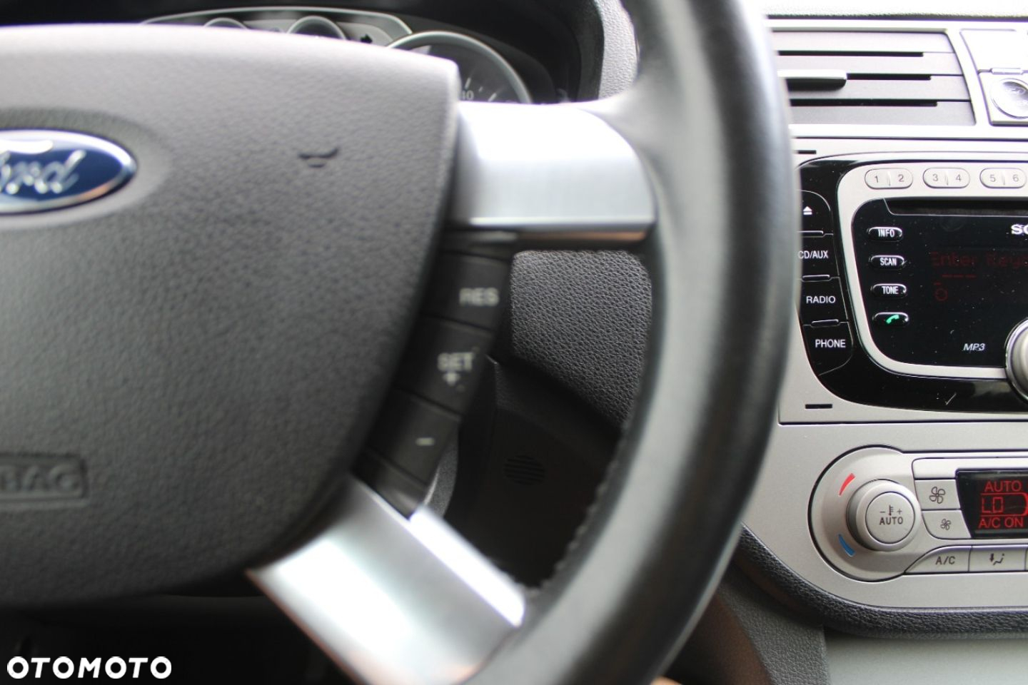 Ford Kuga - 37